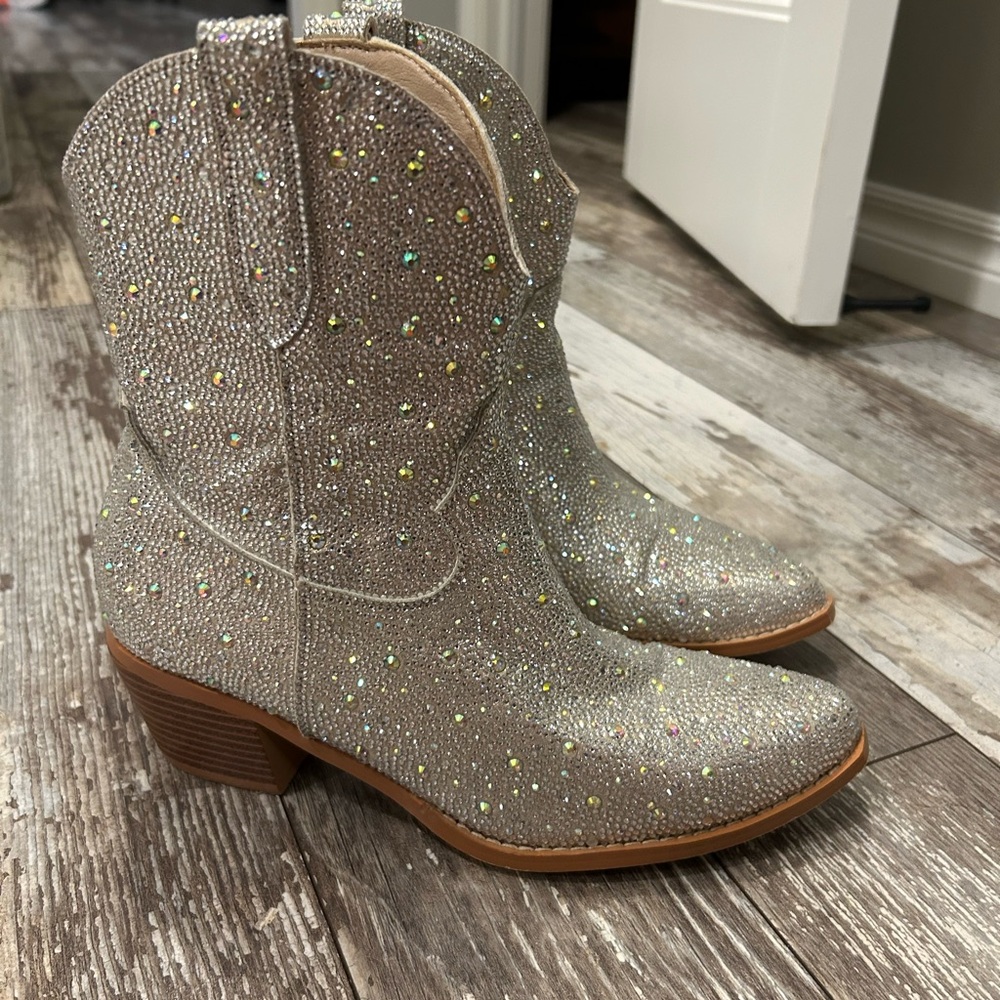 Sovanyou women’s sparkly rhinestone boots!